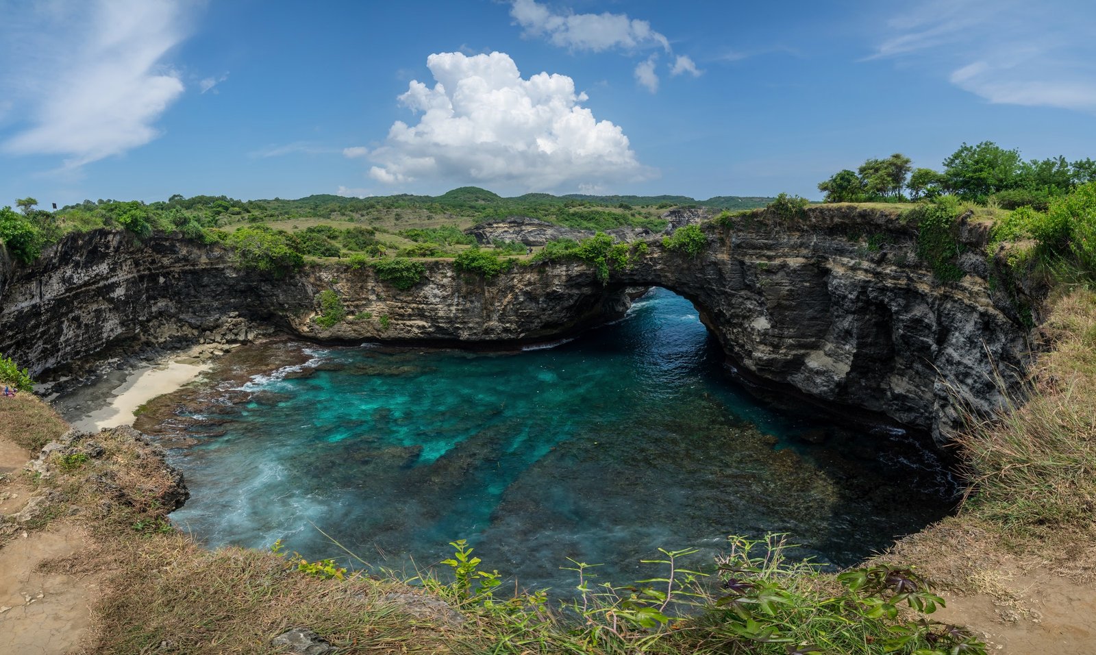broken-beach-at-nusa-penida-island-in-bali