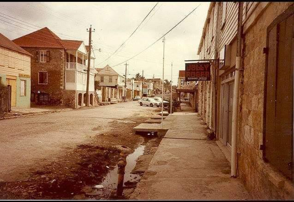 The photo below shows the same building looking north on Redcliffe Street, when it housed the offices of Fraser and Smith Architects who renovated it in the 1980s.